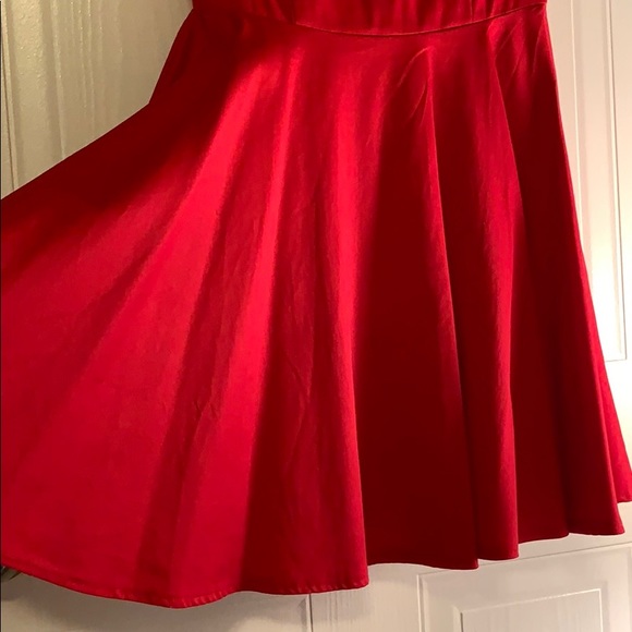 Red pleated dress - Picture 3 of 3